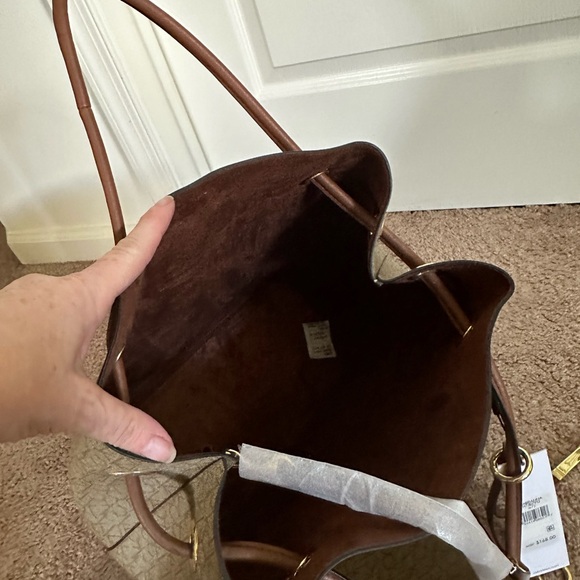 Calvin Klein beautiful nuetral bag with free accessories bag included - Picture 5 of 6